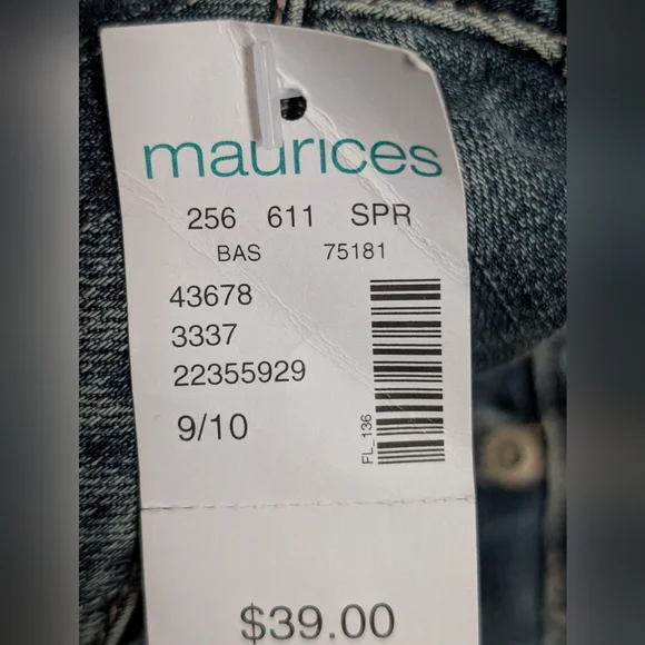 Maurices Capri Jeans 9/10 - Picture 2 of 2